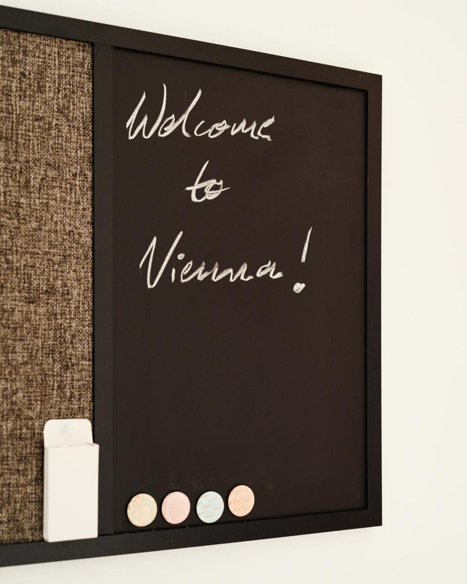 New Spacious Ultra-modern In Westbahnhof Viena