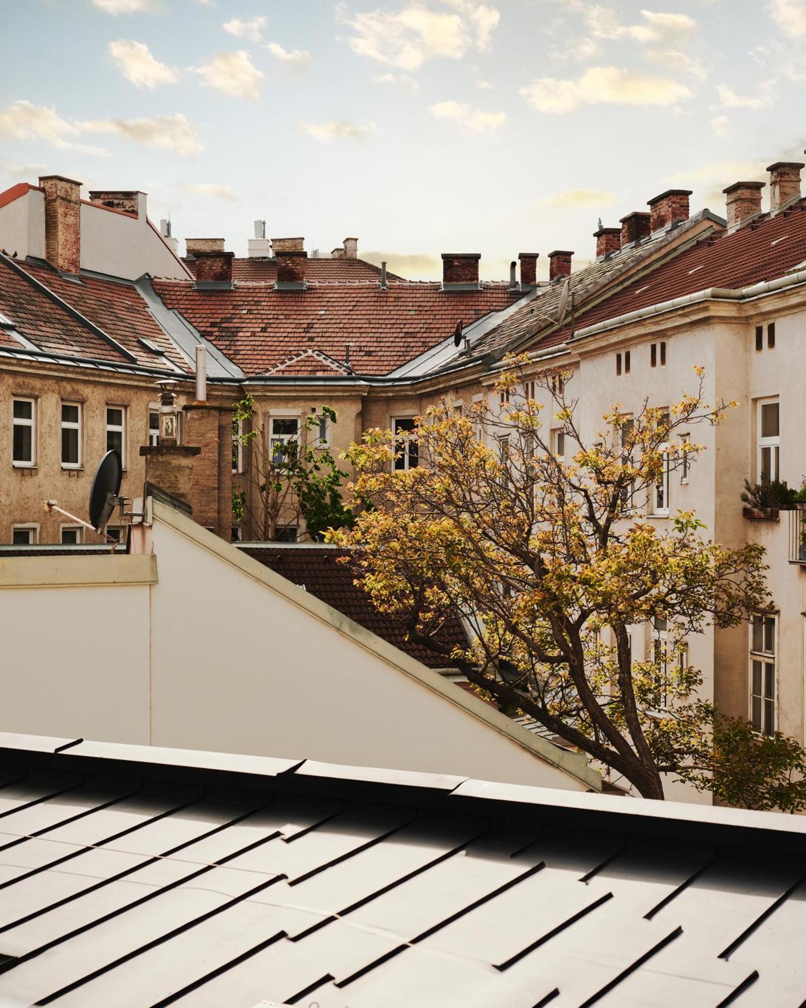 New Spacious Ultra-modern In Westbahnhof Viena